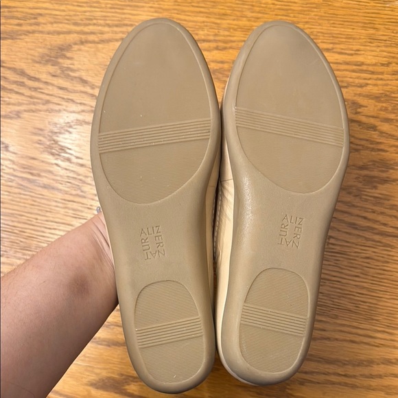Naturalizer Tan Ballet Flats Timeless Design - Picture 4 of 4